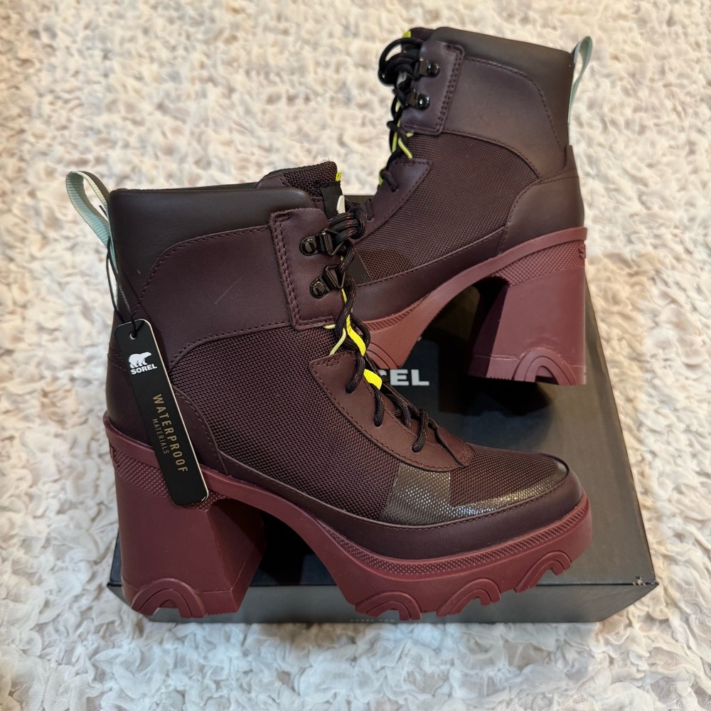 NWT SOREL Brex Lace Heeled Waterproof Boots
